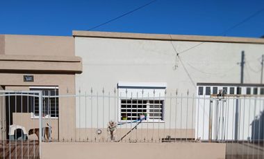 Casa en barrio Los Fresnos calle Rio Limay 2141