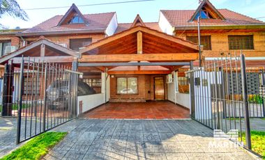 Casa duplex 5 ambientes con baño y toilette playroom jardin pileta quincho 2 cocheras