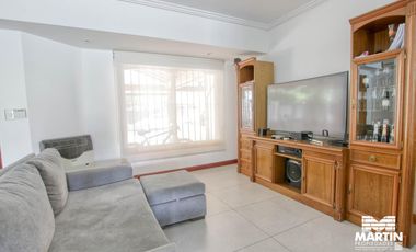 Casa duplex 5 ambientes con baño y toilette playroom jardin pileta quincho 2 cocheras