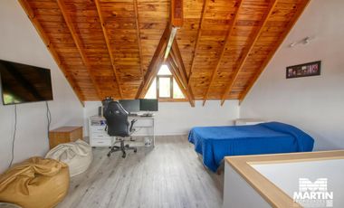 Casa duplex 5 ambientes con baño y toilette playroom jardin pileta quincho 2 cocheras