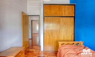 Casa duplex 5 ambientes con baño y toilette playroom jardin pileta quincho 2 cocheras