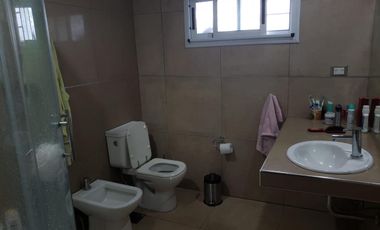 Casa venta  4 dormitorios 3 baños 1 cochera 600 mts 2 totales - Coronel Brandsen