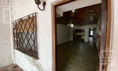 Casa con local en Lanús Oeste para reciclar