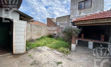 Casa con local en Lanús Oeste para reciclar