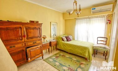 Casa con cuatro dormitorios (dos en suite) y jardín - Martínez