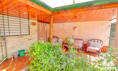 Casa con cuatro dormitorios (dos en suite) y jardín - Martínez