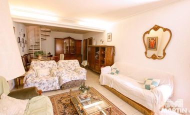 Casa con cuatro dormitorios (dos en suite) y jardín - Martínez