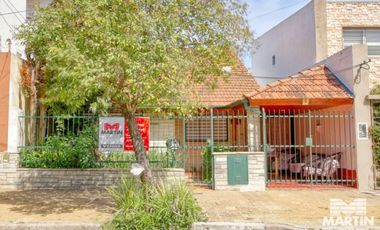 Casa con cuatro dormitorios (dos en suite) y jardín - Martínez