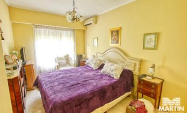 Casa con cuatro dormitorios (dos en suite) y jardín - Martínez