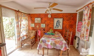 Casa con cuatro dormitorios (dos en suite) y jardín - Martínez