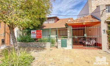 Casa con cuatro dormitorios (dos en suite) y jardín - Martínez