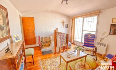 Casa con cuatro dormitorios (dos en suite) y jardín - Martínez