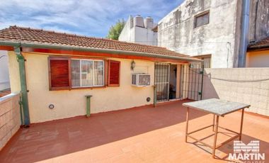 Casa con cuatro dormitorios (dos en suite) y jardín - Martínez