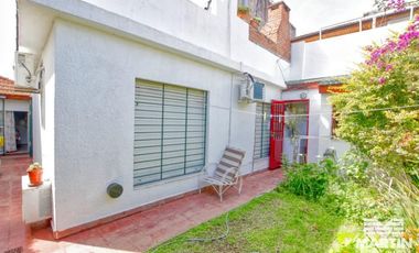 Casa con cuatro dormitorios (dos en suite) y jardín - Martínez