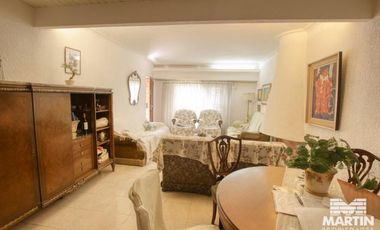 Casa con cuatro dormitorios (dos en suite) y jardín - Martínez