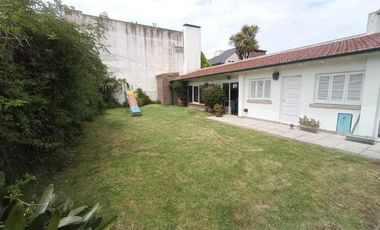 Casa en venta - 3 Dormitorios 2 Baños - Mar del Plata