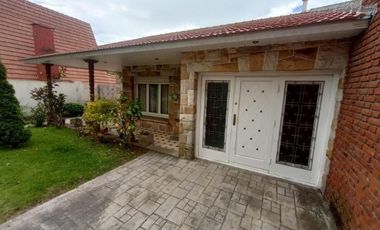 Casa en venta - 3 Dormitorios 2 Baños - Mar del Plata