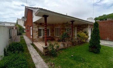 Casa en venta - 3 Dormitorios 2 Baños - Mar del Plata