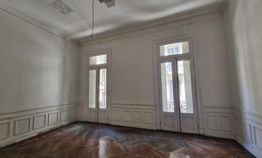 Edificio Comercial en Monserrat