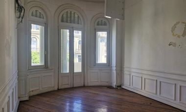 Edificio Comercial en Monserrat