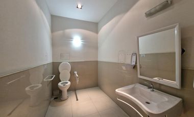 Edificio Comercial en Monserrat