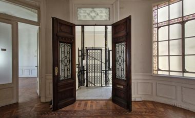 Edificio Comercial en Monserrat