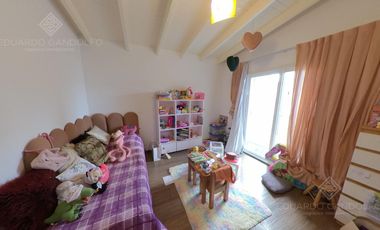 IMPECABLE PH con jardín a NUEVO a mts de Escalada Ctro y del FCGR - APTO CRÉDITO!!!