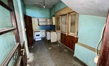 Casa con 5 unidades independientes - Muy buena Zona - Vta Dta - Apto Crédito!!!