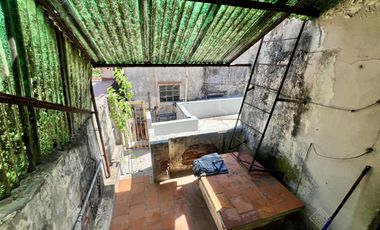 Casa con 5 unidades independientes - Muy buena Zona - Vta Dta - Apto Crédito!!!