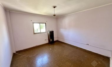 Casa con 5 unidades independientes - Muy buena Zona - Vta Dta - Apto Crédito!!!