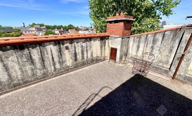 Casa con 5 unidades independientes - Muy buena Zona - Vta Dta - Apto Crédito!!!