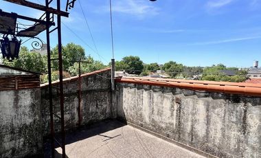 Casa con 5 unidades independientes - Muy buena Zona - Vta Dta - Apto Crédito!!!