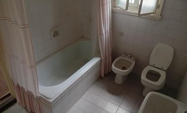 Casa a refaccionar en venta en Beccar