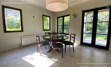 Casa en venta de cuatro ambientes en Abril Club de Campo, Guillermo Hudson