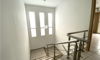 Venta o Alquiler Casa PH Victoria Paseo del Norte Brisas del Golf- LH