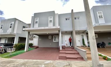 Venta o Alquiler Casa PH Victoria Paseo del Norte Brisas del Golf- LH