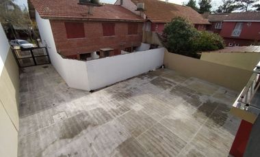 Dúplex en venta de 2 dormitorios c/ cochera en Costa Azul