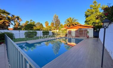 Casa en Venta en A pasos de strip center, supermercados y comercio.