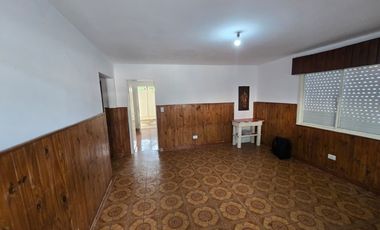 ALQUILER DE PH TIPO CASA - AL FRENTE - CON COCHERA - 3 AMBIENTES - EL JAGÜEL.