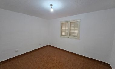 ALQUILER DE PH TIPO CASA - AL FRENTE - CON COCHERA - 3 AMBIENTES - EL JAGÜEL.