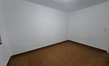 ALQUILER DE PH TIPO CASA - AL FRENTE - CON COCHERA - 3 AMBIENTES - EL JAGÜEL.