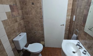 ALQUILER DE PH TIPO CASA - AL FRENTE - CON COCHERA - 3 AMBIENTES - EL JAGÜEL.