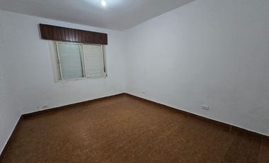 ALQUILER DE PH TIPO CASA - AL FRENTE - CON COCHERA - 3 AMBIENTES - EL JAGÜEL.