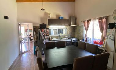 Casa en venta - 3 Dormitorios 3 Baños - 330Mts2 -  La Plata