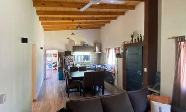 Casa en venta - 3 Dormitorios 3 Baños - 330Mts2 -  La Plata