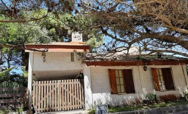 Casa en venta - 4 Dormitorios 2 Baños - 202.5Mts2 - Las Toninas