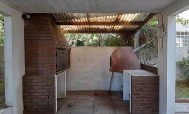Casa en venta - 4 Dormitorios 2 Baños - 202.5Mts2 - Las Toninas