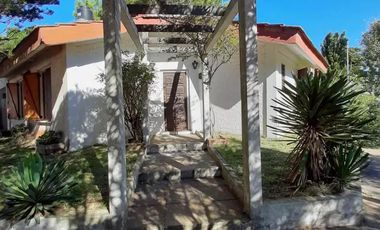 Casa en venta - 4 Dormitorios 2 Baños - 202.5Mts2 - Las Toninas