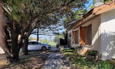 Casa en venta - 4 Dormitorios 2 Baños - 202.5Mts2 - Las Toninas