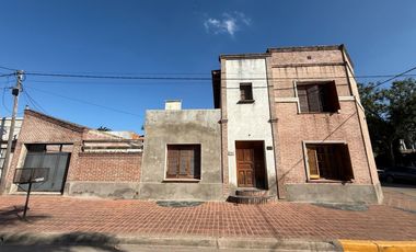 Casa en venta - 4 Dormitorios 2 Baños - 170Mts2 - Lobos